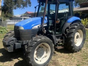 NEW HOLLAND TD75D TRACTOR ONLY 3000 HOURS